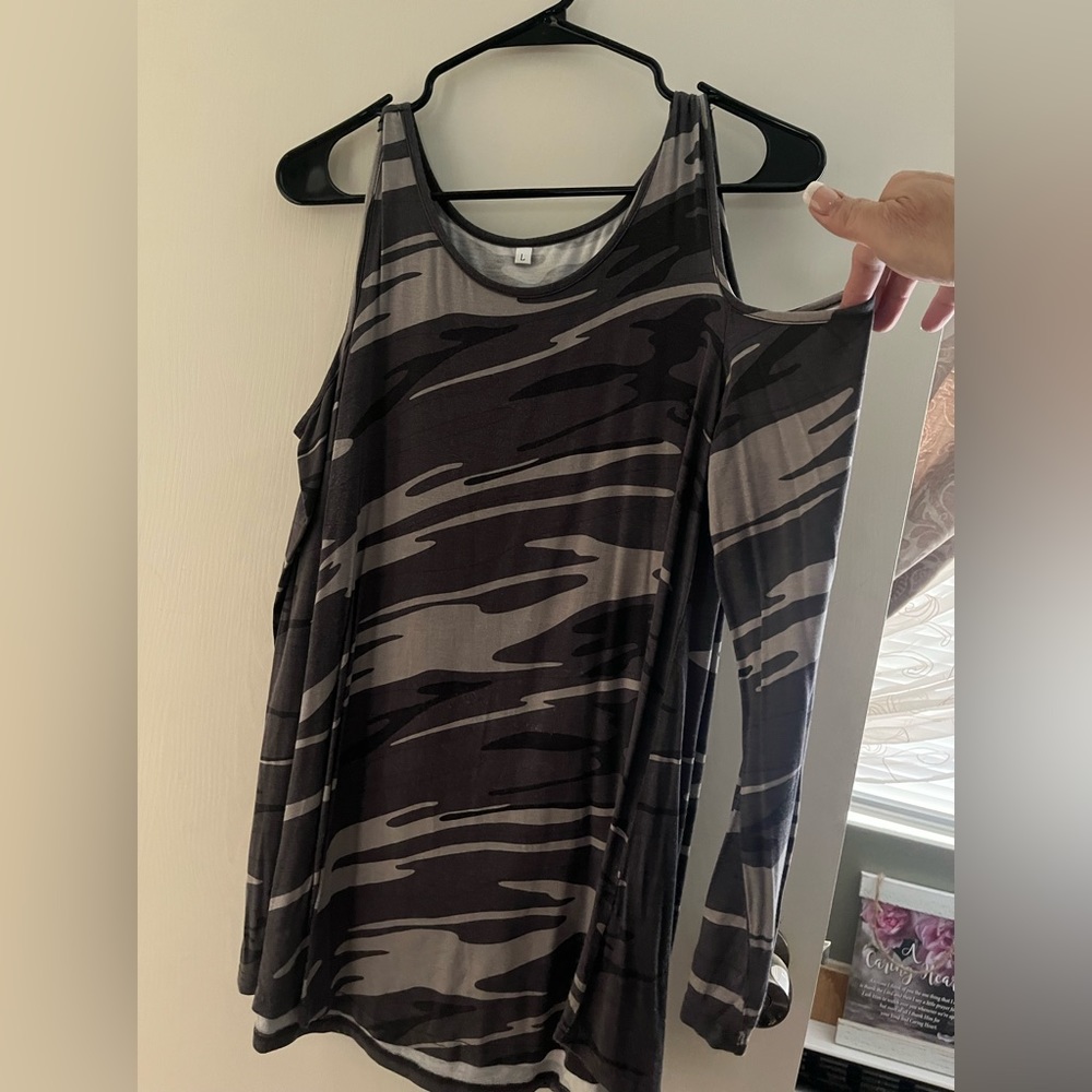 Size Large cold shoulder long sleeve knit camouflage top